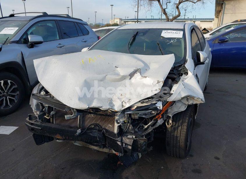 Photo 6 of 2018 Toyota Corolla LE (VIN 5YFBURHE5JP762992)