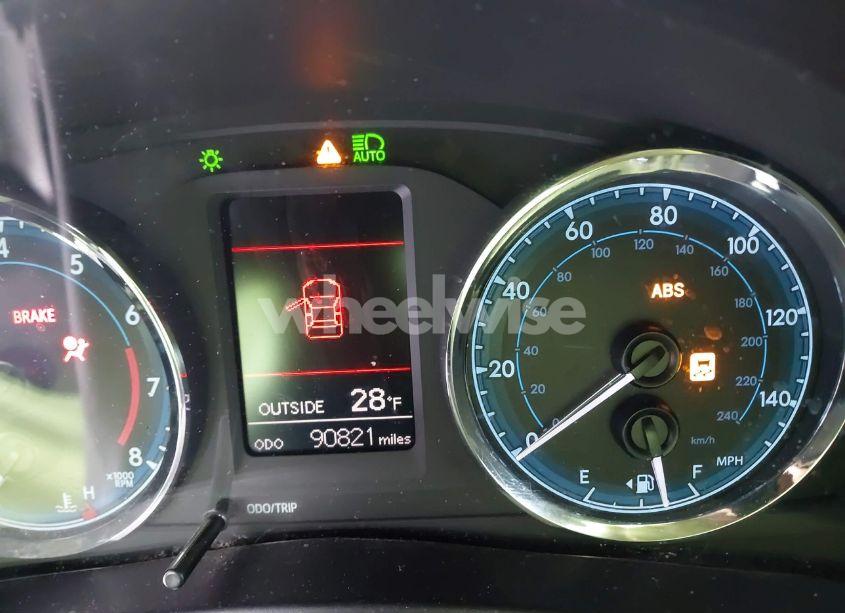 Photo 7 of 2018 Toyota Corolla LE (VIN 5YFBURHE5JP766461)