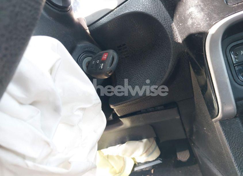 Photo 11 of 2018 Toyota Corolla LE (VIN 5YFBURHE5JP788752)