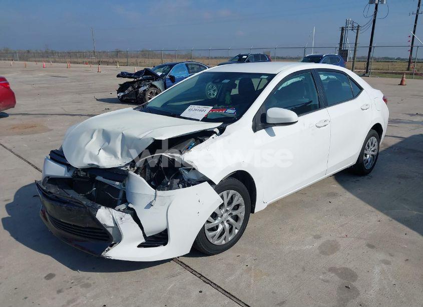Photo 2 of 2018 Toyota Corolla LE (VIN 5YFBURHE5JP788752)