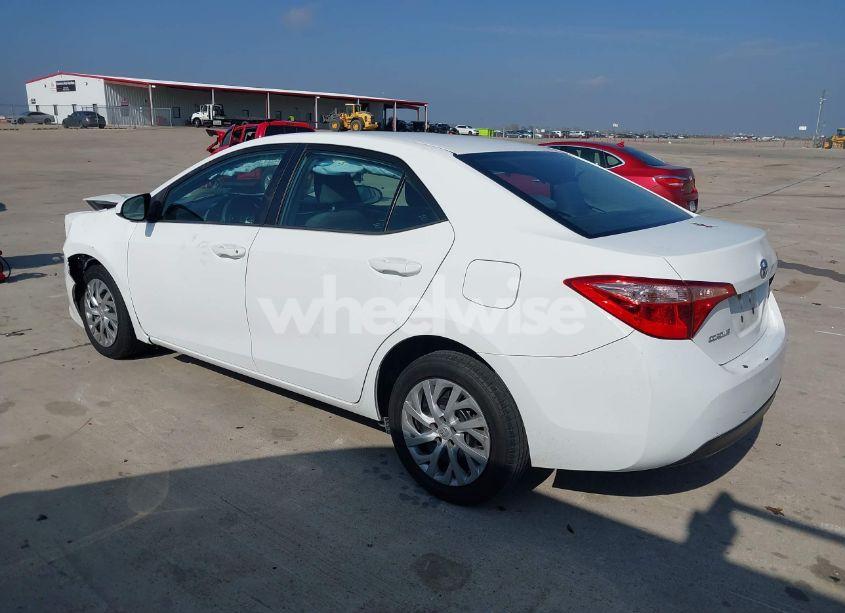 Photo 3 of 2018 Toyota Corolla LE (VIN 5YFBURHE5JP788752)