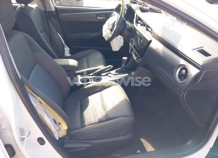 Photo 5 of 2018 Toyota Corolla LE (VIN 5YFBURHE5JP788752)