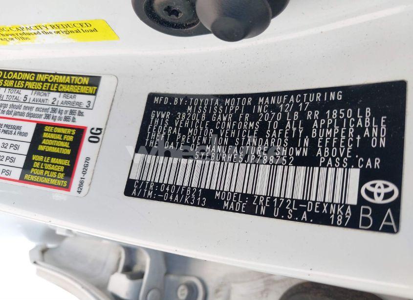 Photo 9 of 2018 Toyota Corolla LE (VIN 5YFBURHE5JP788752)