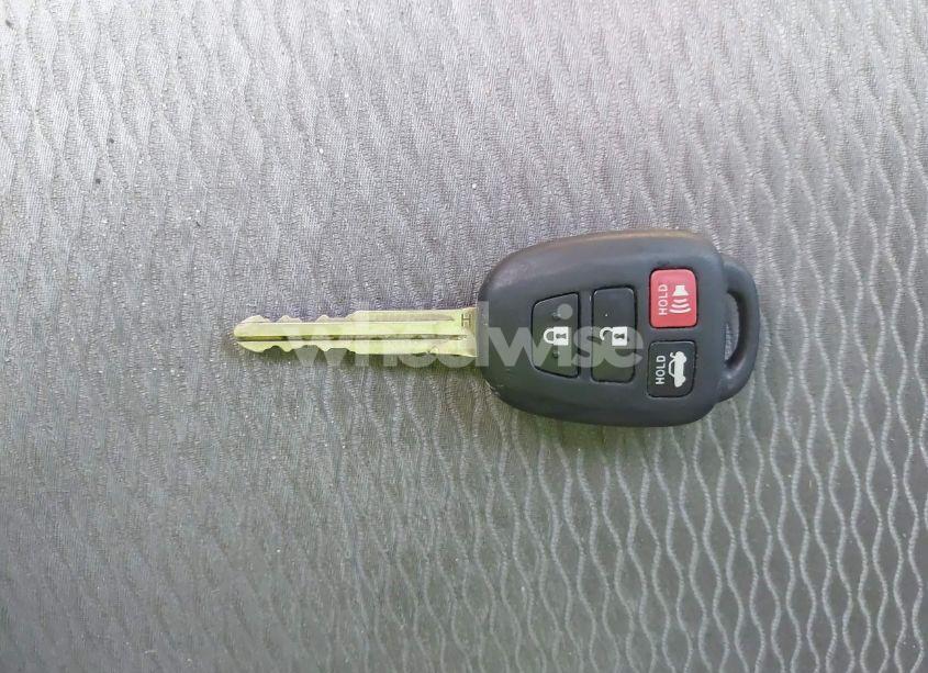 Photo 11 of 2018 Toyota Corolla LE (VIN 5YFBURHE5JP792932)