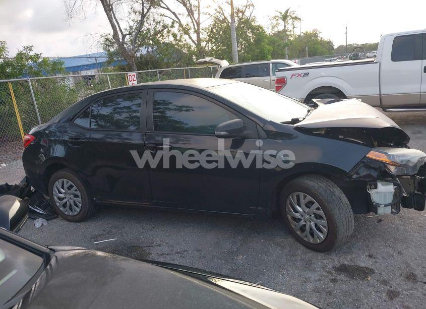 Photo 13 of 2018 Toyota Corolla LE (VIN 5YFBURHE5JP792932)