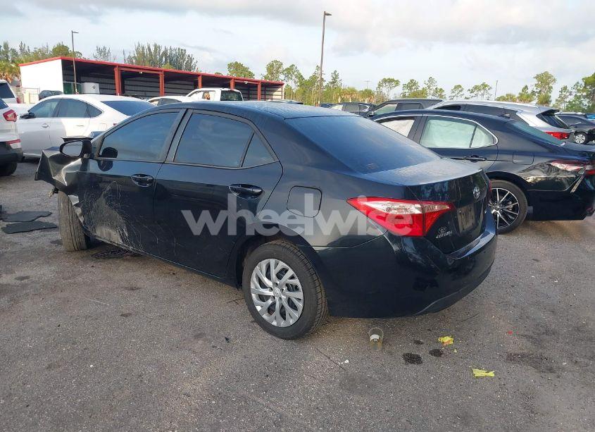 Photo 3 of 2018 Toyota Corolla LE (VIN 5YFBURHE5JP792932)