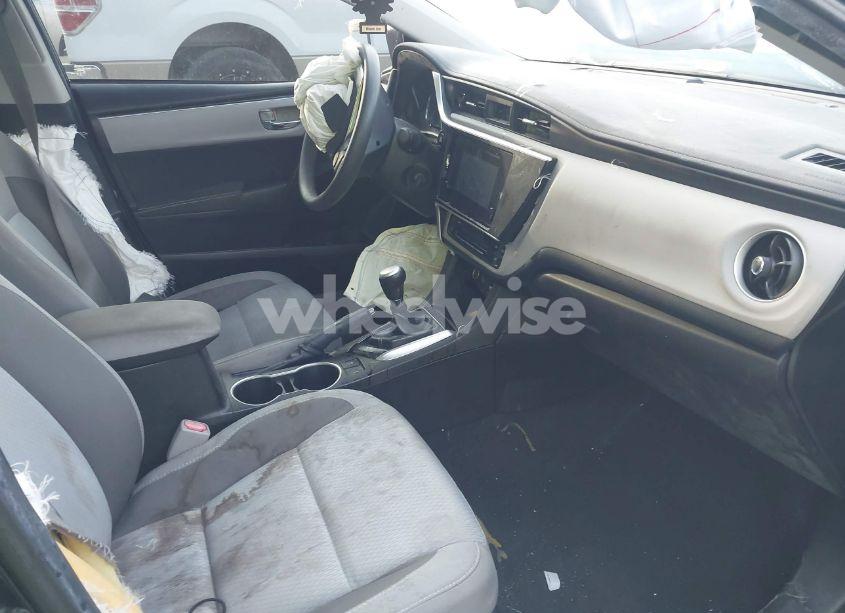 Photo 5 of 2018 Toyota Corolla LE (VIN 5YFBURHE5JP792932)