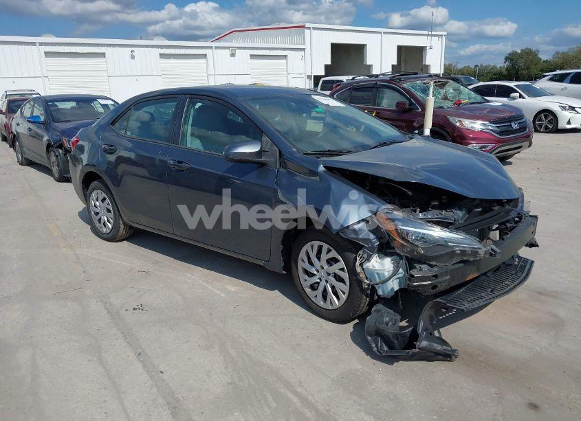 2018 Toyota Corolla LE (VIN 5YFBURHE5JP794003) main photo