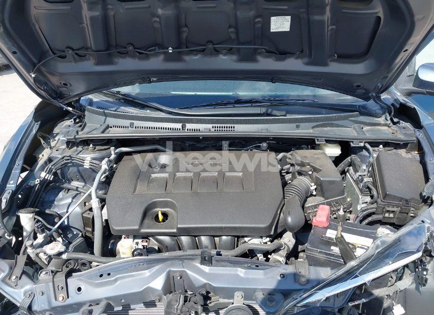 Photo 10 of 2018 Toyota Corolla LE (VIN 5YFBURHE5JP794003)