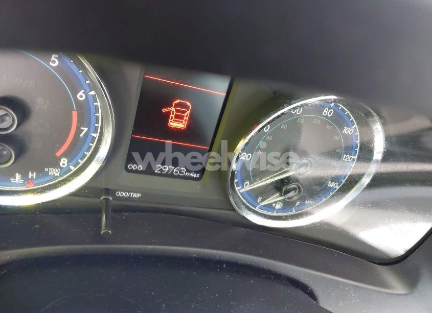 Photo 15 of 2018 Toyota Corolla LE (VIN 5YFBURHE5JP794003)