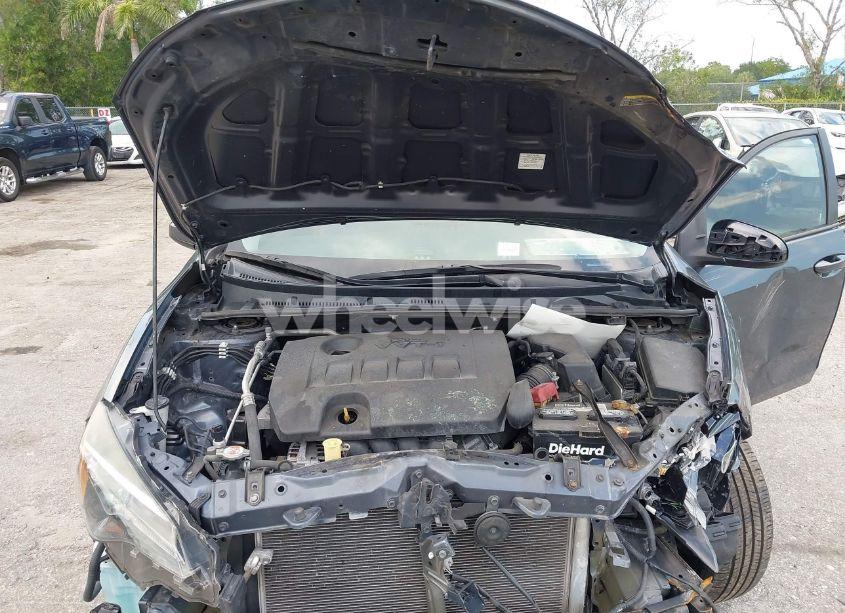 Photo 10 of 2018 Toyota Corolla LE (VIN 5YFBURHE5JP798469)