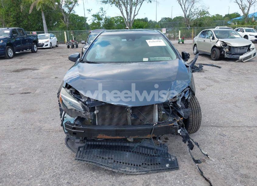 Photo 13 of 2018 Toyota Corolla LE (VIN 5YFBURHE5JP798469)