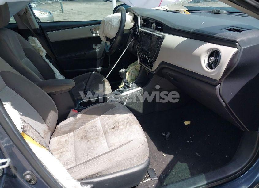 Photo 5 of 2018 Toyota Corolla LE (VIN 5YFBURHE5JP798469)