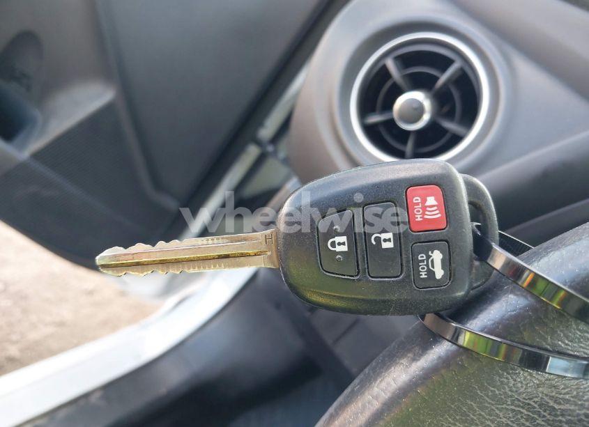 Photo 11 of 2018 Toyota Corolla SE (VIN 5YFBURHE5JP798701)