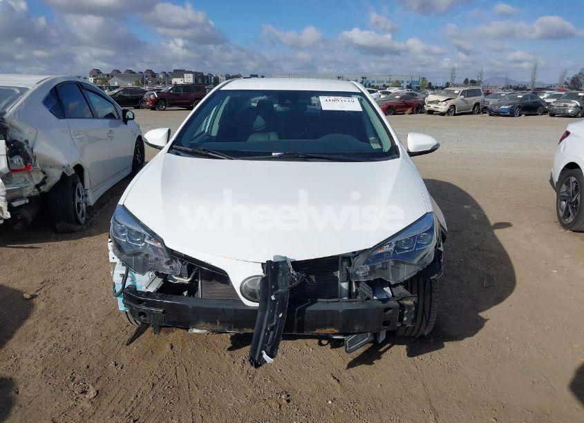Photo 12 of 2018 Toyota Corolla SE (VIN 5YFBURHE5JP798701)