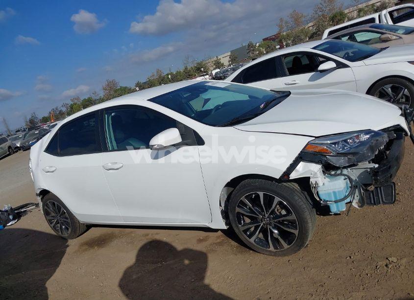Photo 13 of 2018 Toyota Corolla SE (VIN 5YFBURHE5JP798701)