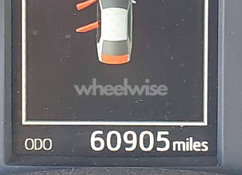 Photo 15 of 2018 Toyota Corolla SE (VIN 5YFBURHE5JP798701)