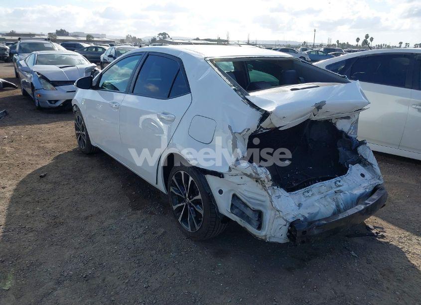 Photo 3 of 2018 Toyota Corolla SE (VIN 5YFBURHE5JP798701)