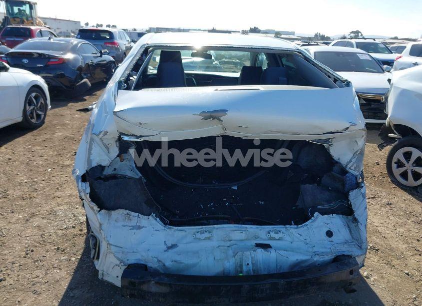 Photo 6 of 2018 Toyota Corolla SE (VIN 5YFBURHE5JP798701)