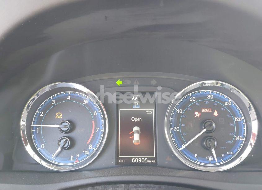 Photo 7 of 2018 Toyota Corolla SE (VIN 5YFBURHE5JP798701)