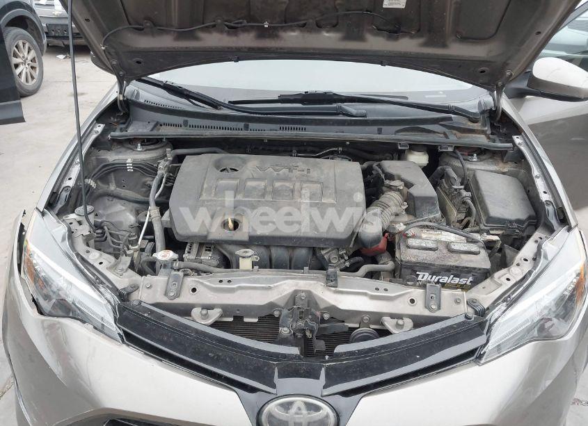 Photo 10 of 2018 Toyota Corolla LE (VIN 5YFBURHE5JP802844)