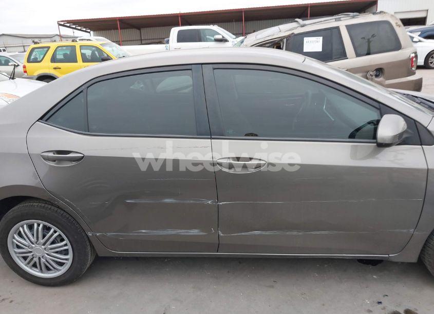 Photo 13 of 2018 Toyota Corolla LE (VIN 5YFBURHE5JP802844)