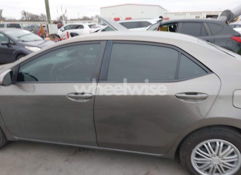 Photo 14 of 2018 Toyota Corolla LE (VIN 5YFBURHE5JP802844)