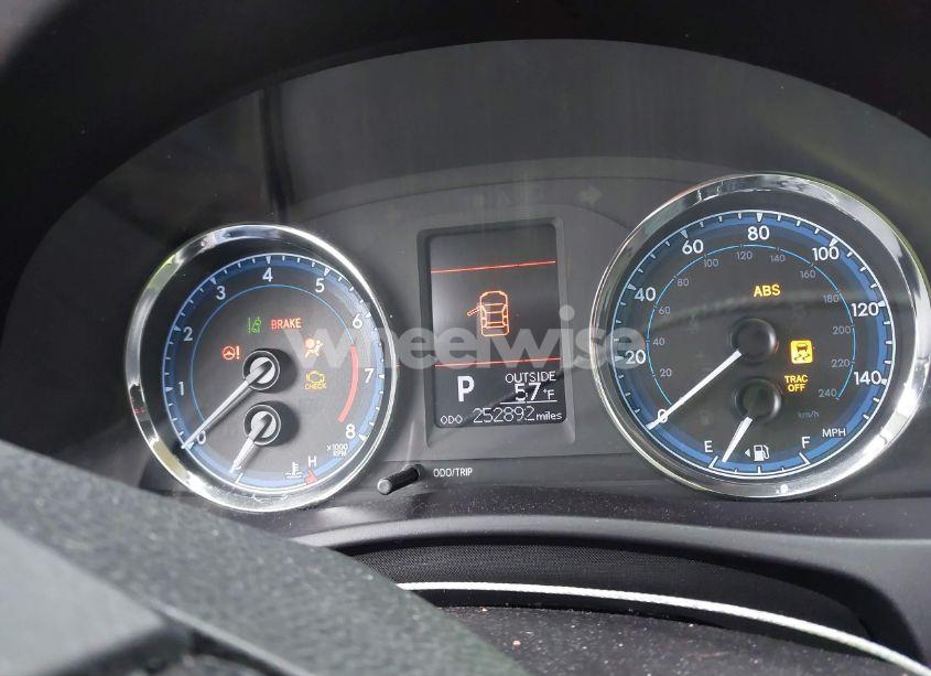 Photo 15 of 2018 Toyota Corolla LE (VIN 5YFBURHE5JP802844)