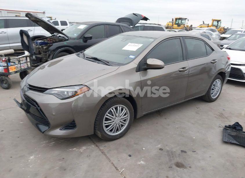 Photo 2 of 2018 Toyota Corolla LE (VIN 5YFBURHE5JP802844)