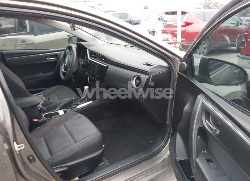 Photo 5 of 2018 Toyota Corolla LE (VIN 5YFBURHE5JP802844)