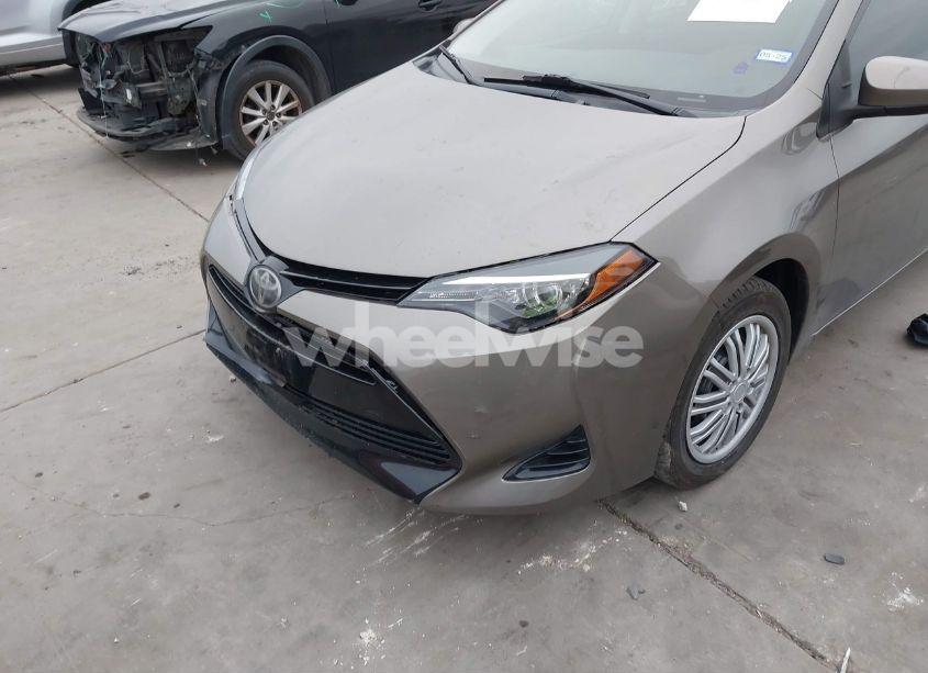 Photo 6 of 2018 Toyota Corolla LE (VIN 5YFBURHE5JP802844)