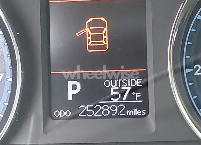 Photo 7 of 2018 Toyota Corolla LE (VIN 5YFBURHE5JP802844)