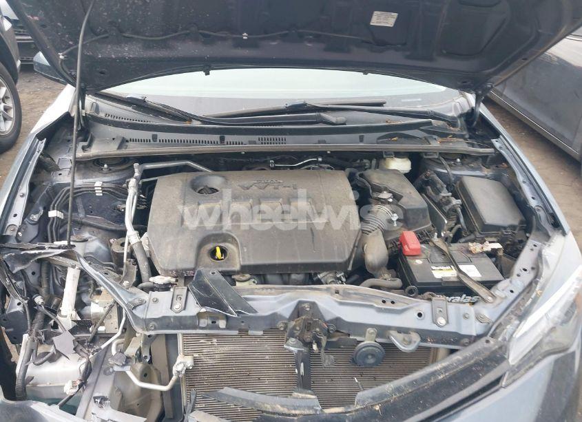 Photo 10 of 2018 Toyota Corolla LE (VIN 5YFBURHE5JP813259)