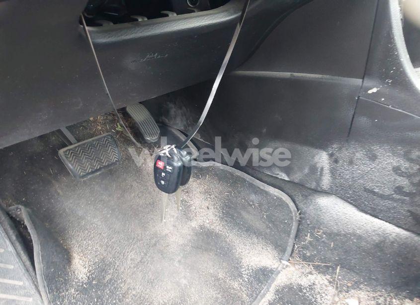 Photo 11 of 2018 Toyota Corolla LE (VIN 5YFBURHE5JP813259)