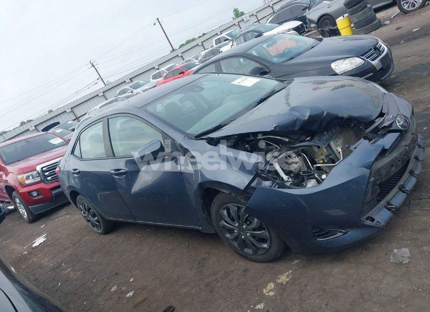 Photo 13 of 2018 Toyota Corolla LE (VIN 5YFBURHE5JP813259)