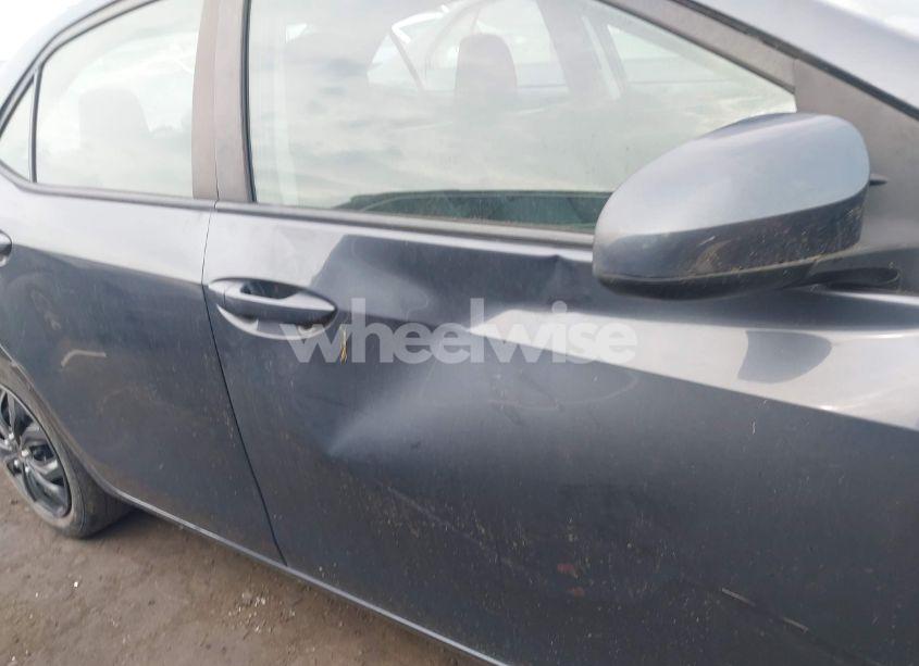 Photo 17 of 2018 Toyota Corolla LE (VIN 5YFBURHE5JP813259)