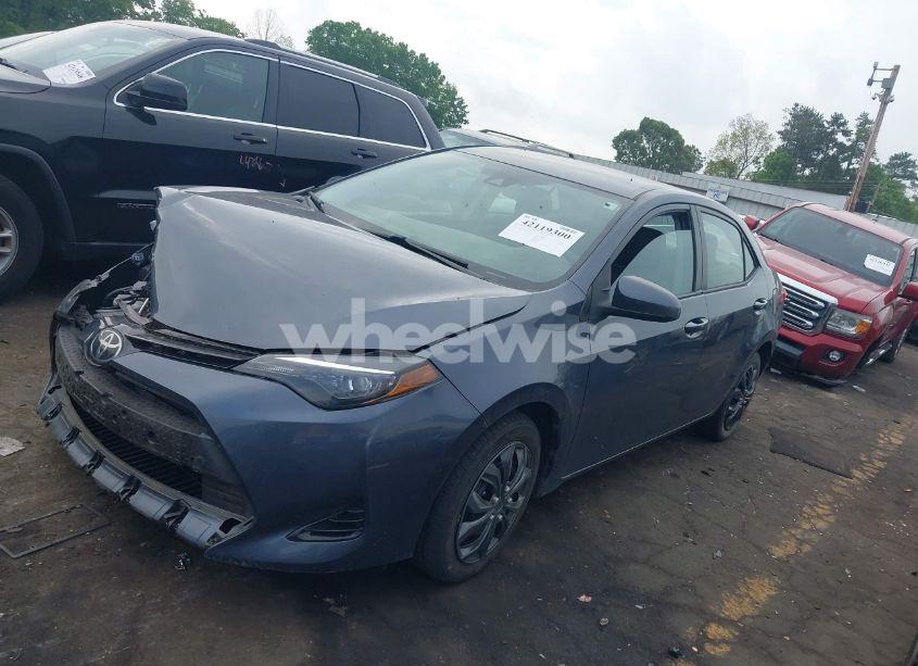 Photo 2 of 2018 Toyota Corolla LE (VIN 5YFBURHE5JP813259)