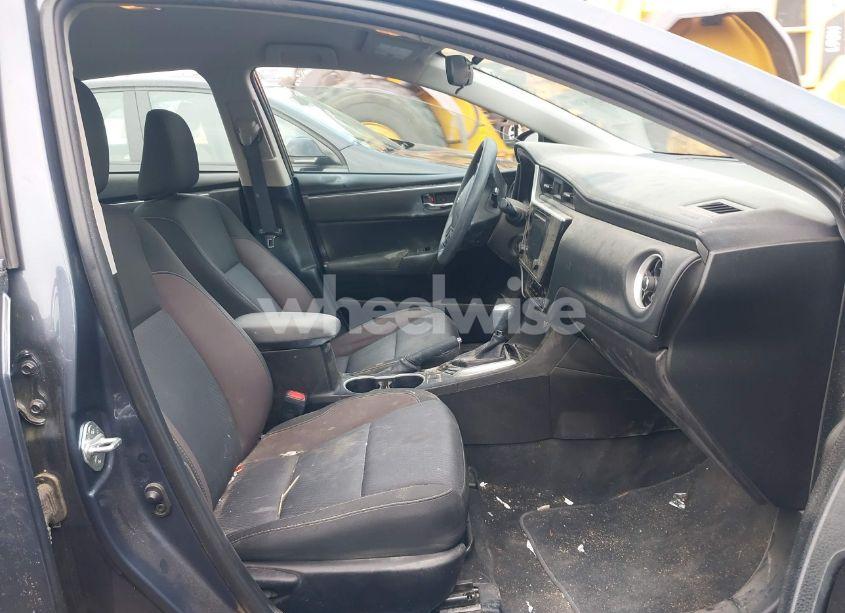 Photo 5 of 2018 Toyota Corolla LE (VIN 5YFBURHE5JP813259)