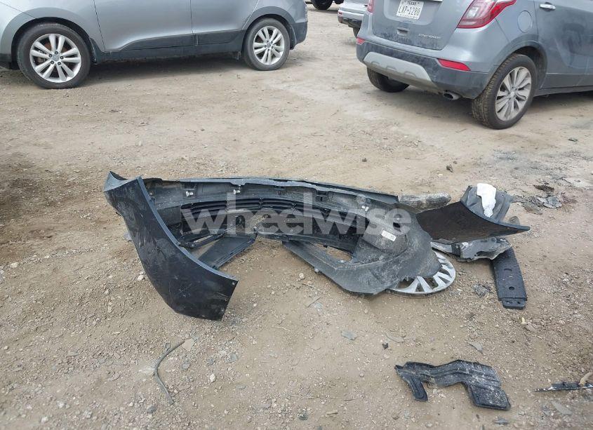 Photo 12 of 2018 Toyota Corolla LE (VIN 5YFBURHE5JP822480)