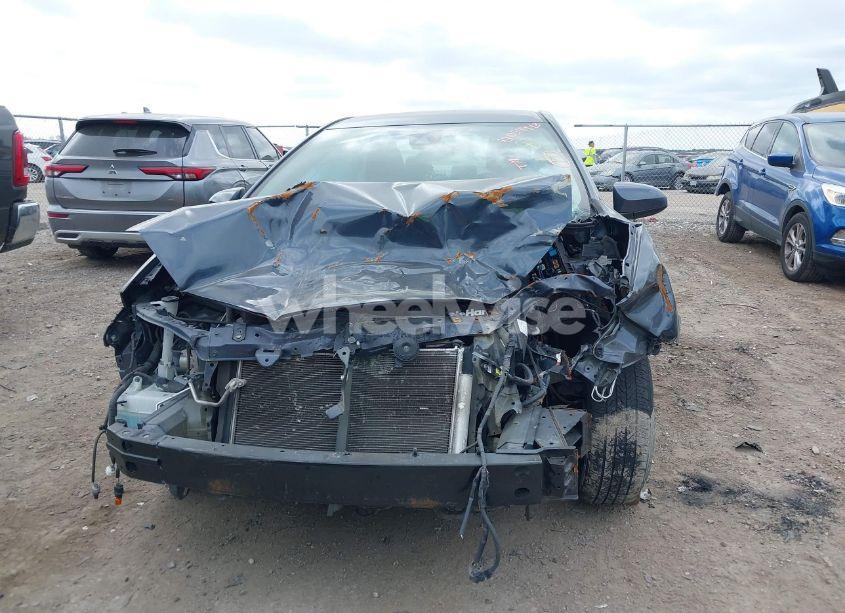 Photo 13 of 2018 Toyota Corolla LE (VIN 5YFBURHE5JP822480)