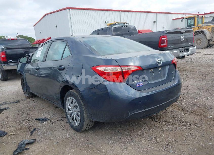 Photo 15 of 2018 Toyota Corolla LE (VIN 5YFBURHE5JP822480)