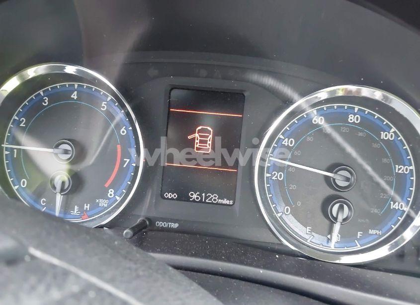 Photo 16 of 2018 Toyota Corolla LE (VIN 5YFBURHE5JP822480)