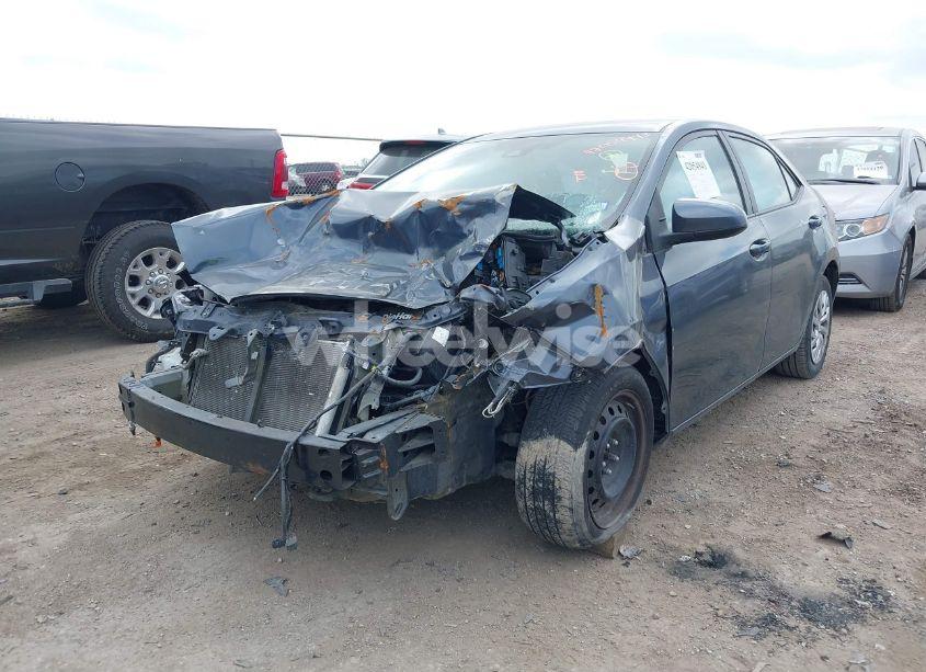 Photo 2 of 2018 Toyota Corolla LE (VIN 5YFBURHE5JP822480)