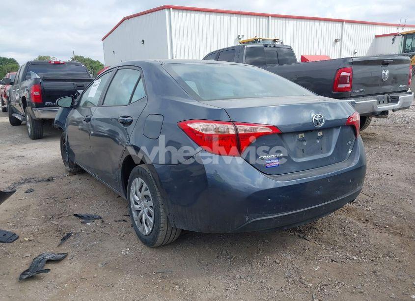 Photo 3 of 2018 Toyota Corolla LE (VIN 5YFBURHE5JP822480)