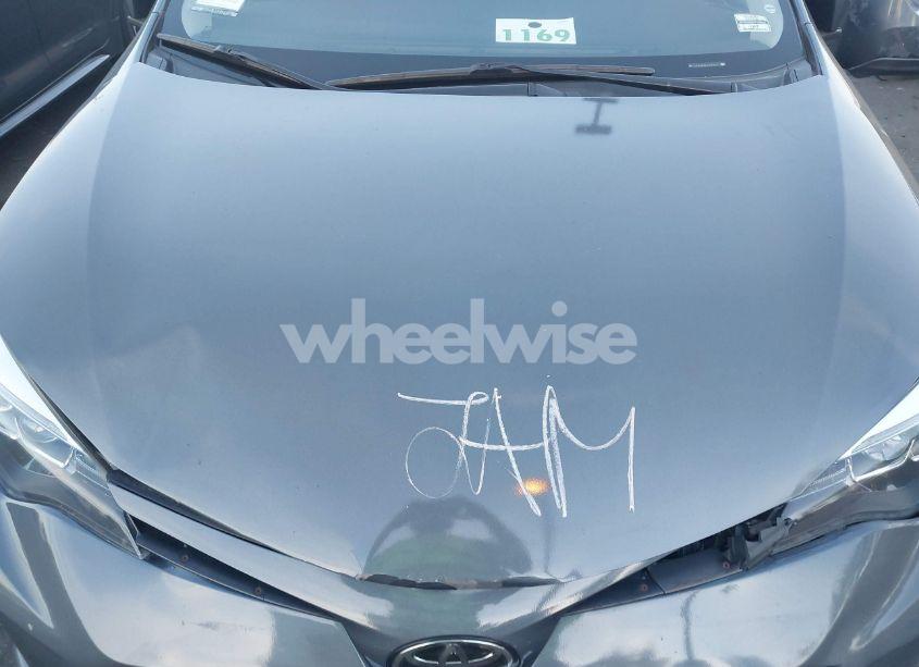 Photo 10 of 2018 Toyota Corolla SE (VIN 5YFBURHE5JP823211)