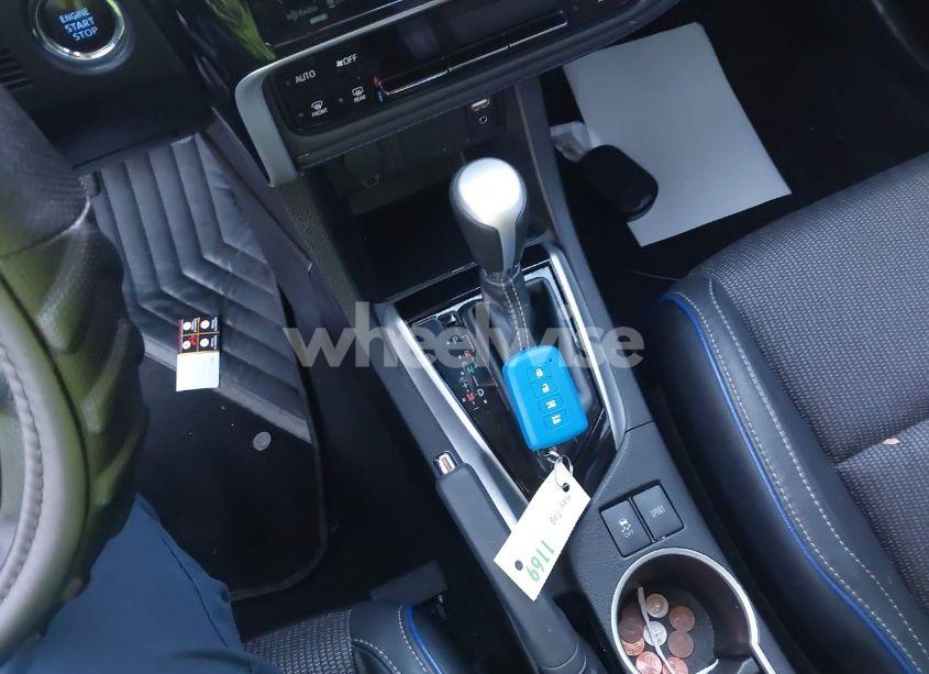 Photo 11 of 2018 Toyota Corolla SE (VIN 5YFBURHE5JP823211)