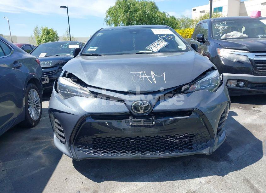 Photo 13 of 2018 Toyota Corolla SE (VIN 5YFBURHE5JP823211)