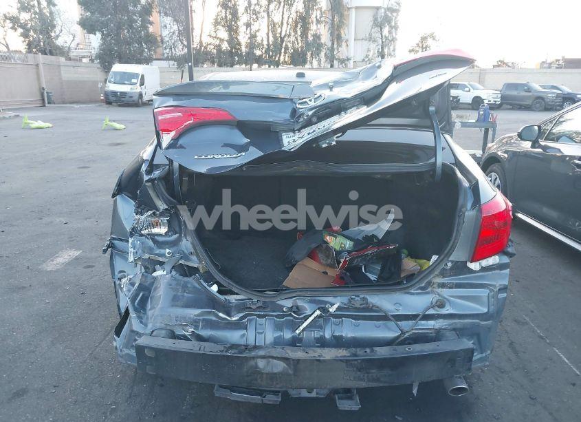 Photo 17 of 2018 Toyota Corolla SE (VIN 5YFBURHE5JP823211)