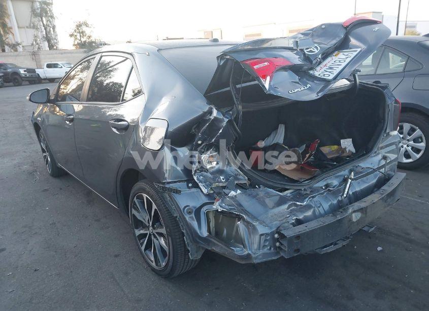 Photo 3 of 2018 Toyota Corolla SE (VIN 5YFBURHE5JP823211)