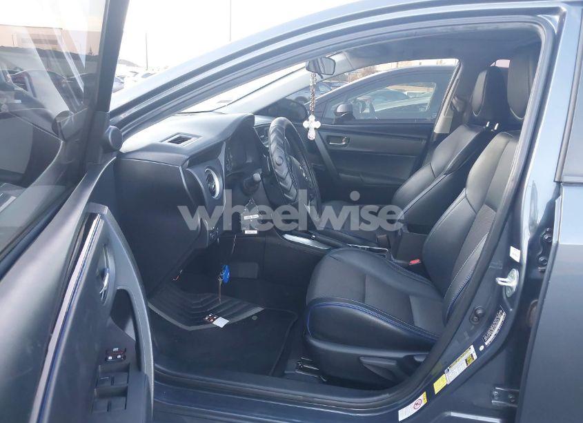 Photo 5 of 2018 Toyota Corolla SE (VIN 5YFBURHE5JP823211)